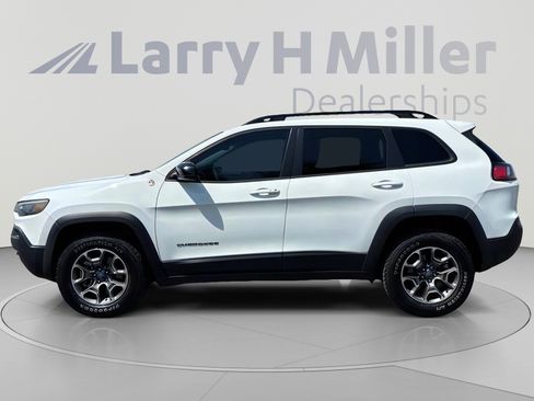 Used 2022 Jeep Cherokee Trailhawk w/ Comfort/Convenience Group AWD/4WD image 3