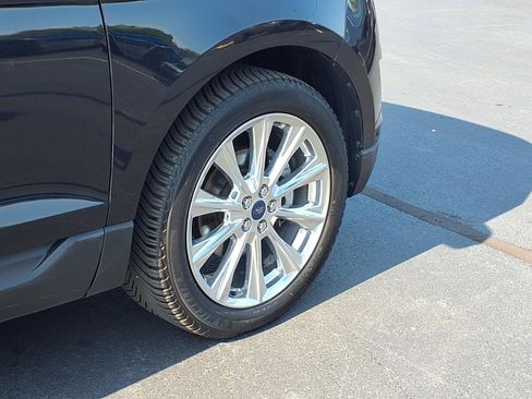Used 2017 Ford Edge Titanium w/ Equipment Group 302A FWD image 31