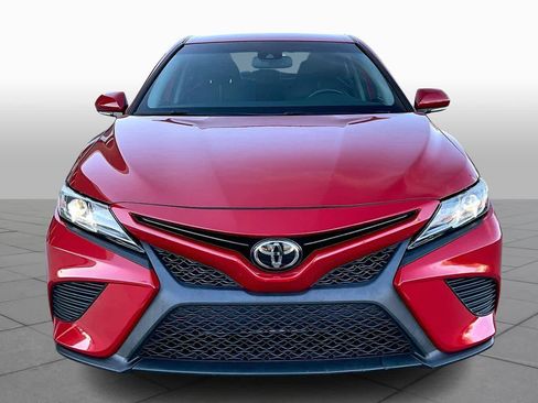 Used 2019 Toyota Camry SE image 3