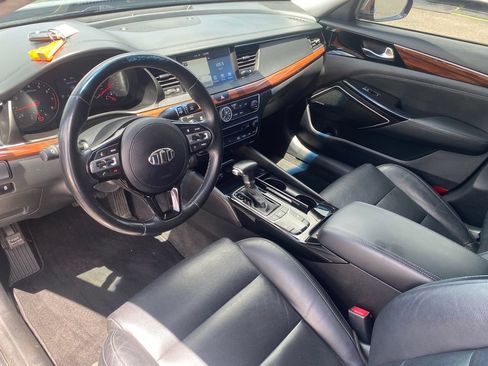 Used 2017 Kia Cadenza Premium w/ Luxury Package FWD image 31