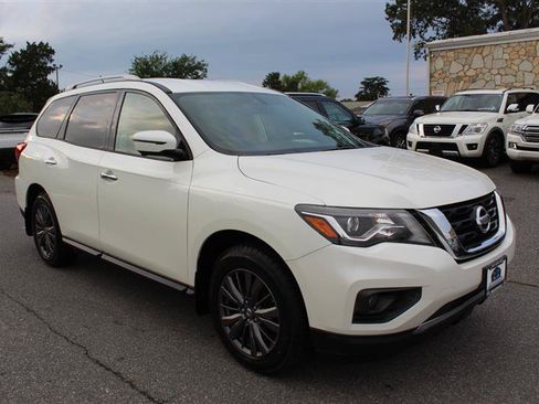 Used 2018 Nissan Pathfinder SL AWD/4WD image 9