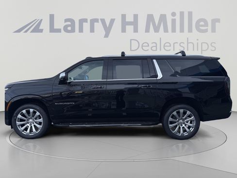 New 2026 Chevrolet Suburban Premier w/ Sun And Tow Package AWD/4WD image 2