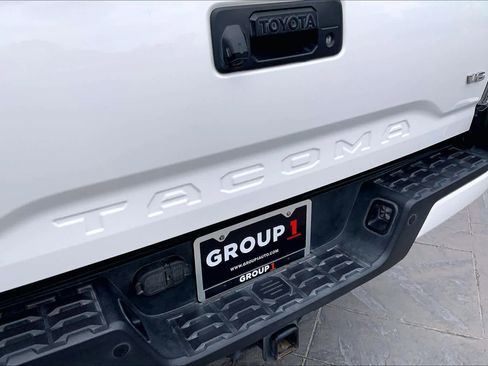 Used 2017 Toyota Tacoma Limited w/ Tow Package RWD image 30