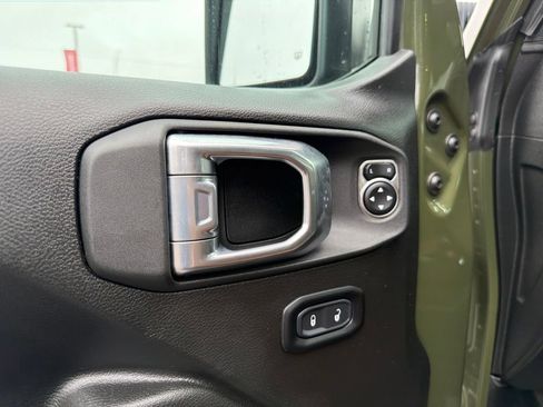 Used 2023 Jeep Gladiator Sport AWD/4WD image 18