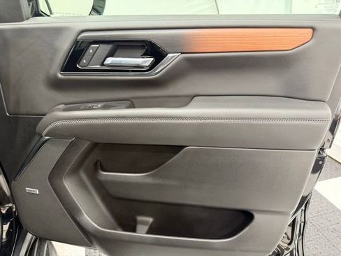 Used 2025 GMC Yukon Denali image 22