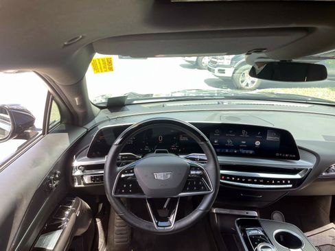 Used 2024 Cadillac Lyriq Luxury w/ LPO, Floor Liner Package AWD/4WD image 9