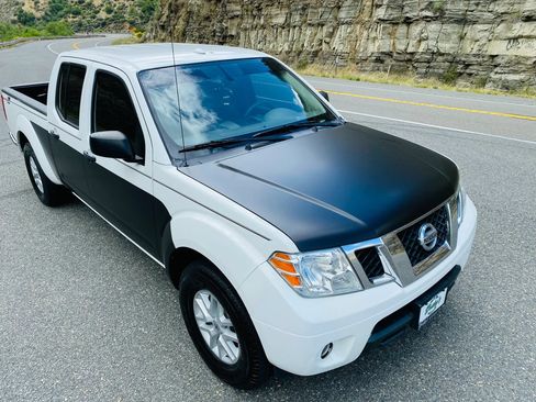 Used 2018 Nissan Frontier SV RWD image 6