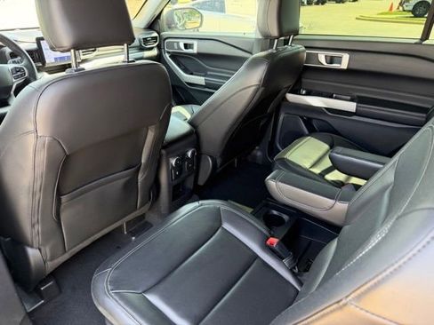Certified 2021 Ford Explorer XLT w/ Equipment Group 202A RWD image 20