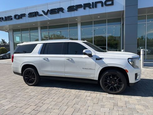 Used 2022 GMC Yukon XL Denali AWD/4WD image 8
