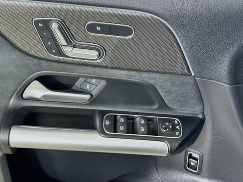 Used 2023 Mercedes-Benz GLA 250 4MATIC image 11