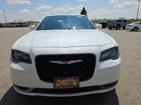 Used 2018 Chrysler 300 S AWD/4WD image 8