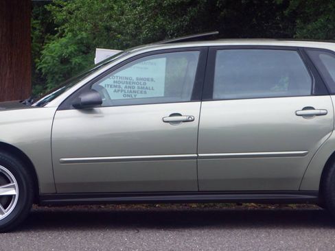 Used 2005 Chevrolet Malibu LS w/ Preferred Equipment Group FWD image 25