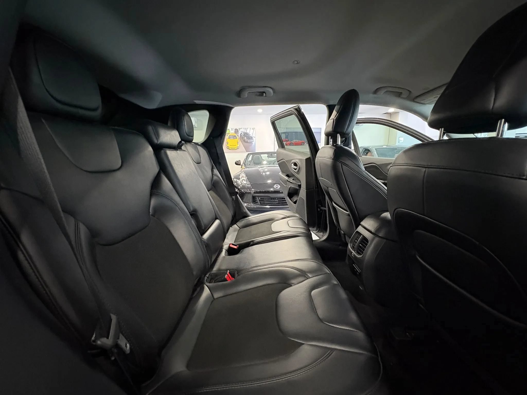 Used 2020 Jeep Cherokee Latitude Plus AWD/4WD image 13