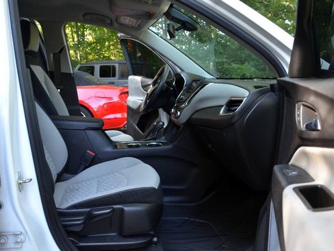 Used 2020 Chevrolet Equinox LS FWD image 10