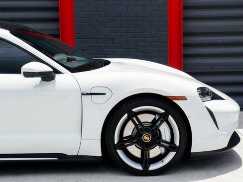 Used 2022 Porsche Taycan RWD image 8