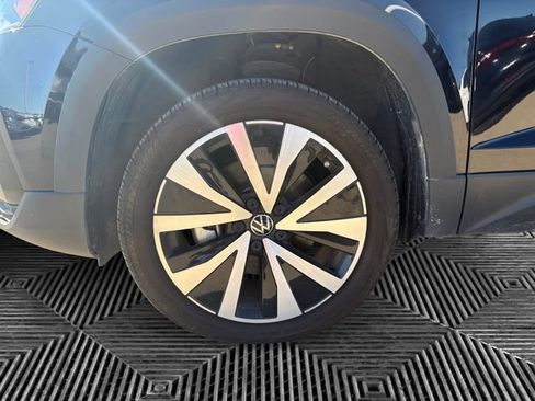 New 2024 Volkswagen Taos SE image 14