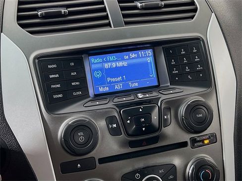 Used 2014 Ford Explorer XLT image 16