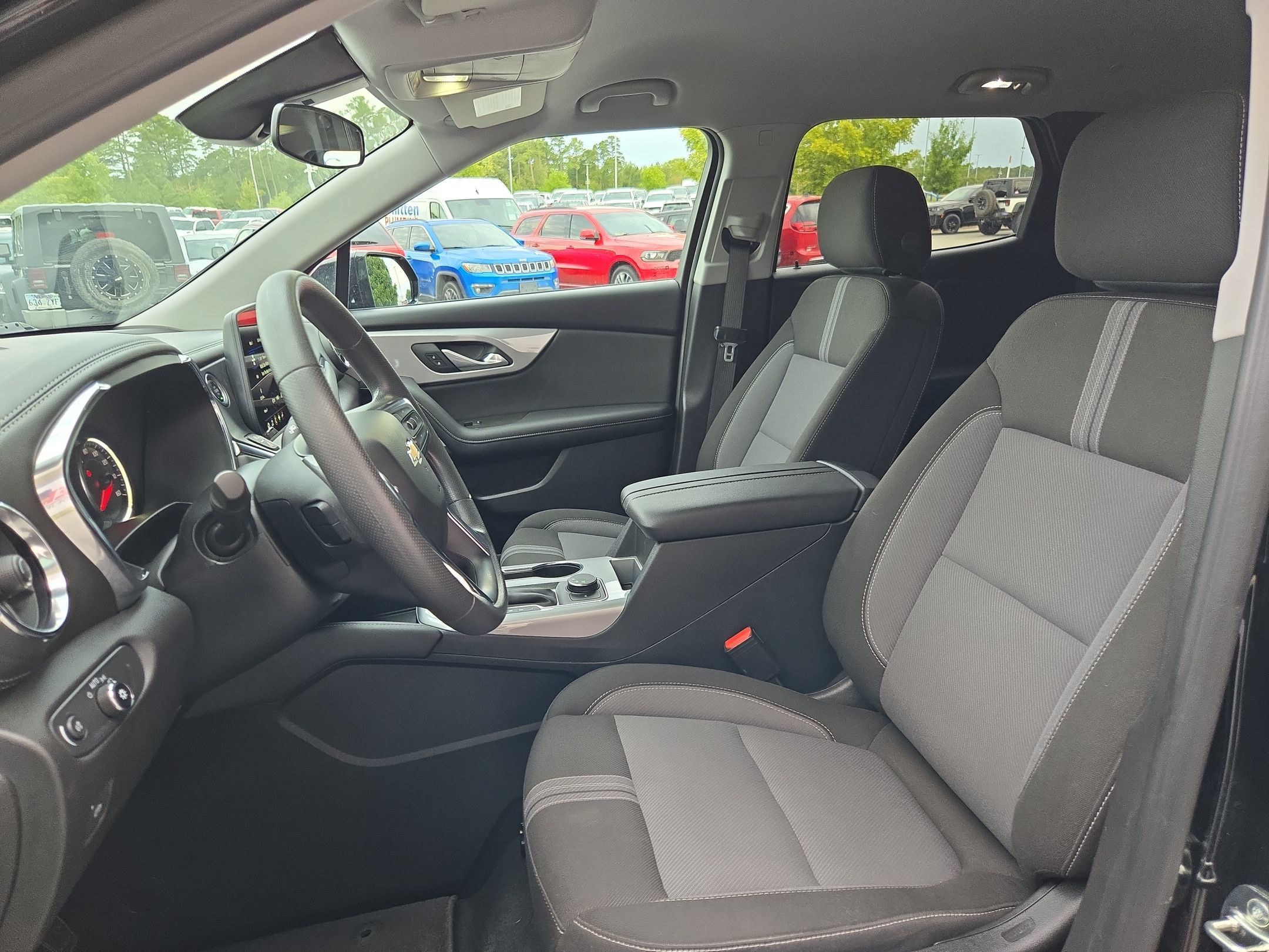 Used 2025 Chevrolet Blazer LT FWD image 25