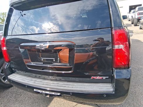 Used 2019 Chevrolet Suburban Premier AWD/4WD image 3