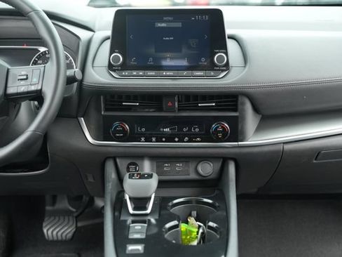 Used 2025 Nissan Rogue SV FWD image 29