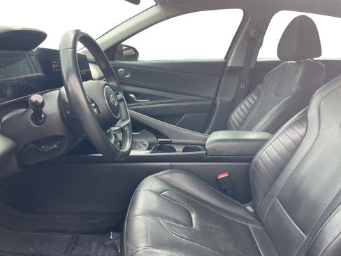 Used 2023 Hyundai Elantra Limited image 9