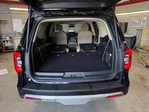 Used 2022 Ford Expedition Limited AWD/4WD image 31