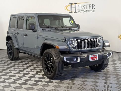 Used 2025 Jeep Wrangler Unlimited Sahara w/ Safety Group AWD/4WD image 2