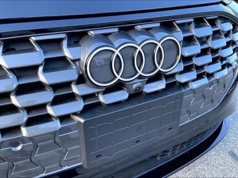 Used 2025 Audi Q5 Premium w/ Convenience Package image 31