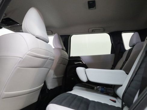 New 2025 Mitsubishi Outlander SE image 14