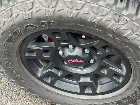 Used 2016 Toyota Tacoma SR5 w/ SR5 Appearance Package (DN) image 13