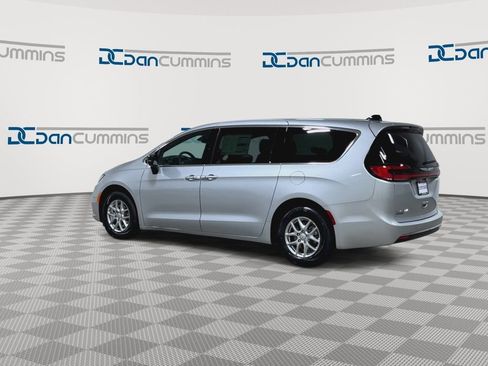 New 2026 Chrysler Pacifica Select image 7