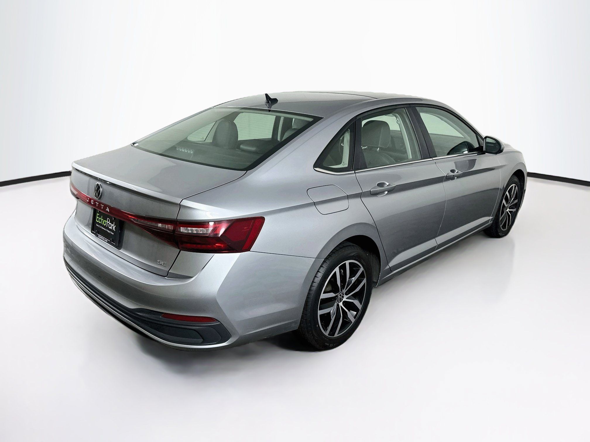 Used 2025 Volkswagen Jetta SE FWD image 9