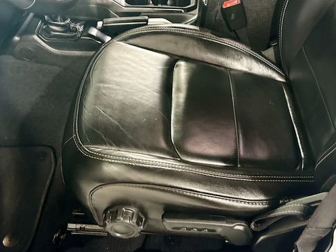 Used 2018 Jeep Wrangler Unlimited Sahara image 20