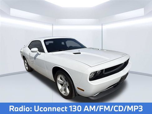 Used 2013 Dodge Challenger SXT RWD image 4