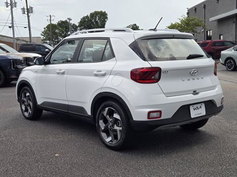Used 2026 Hyundai Venue SEL FWD image 7