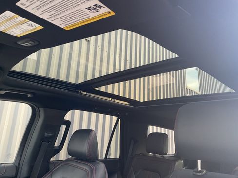 Used 2022 Ford Expedition Limited image 11