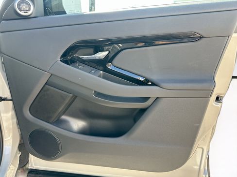Used 2025 Land Rover Range Rover Evoque S image 32