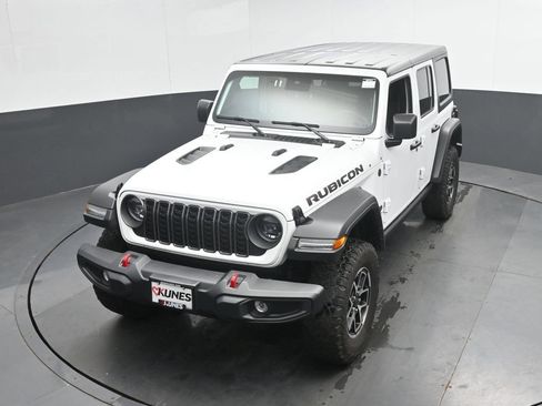 Used 2025 Jeep Wrangler Unlimited Rubicon AWD/4WD image 35