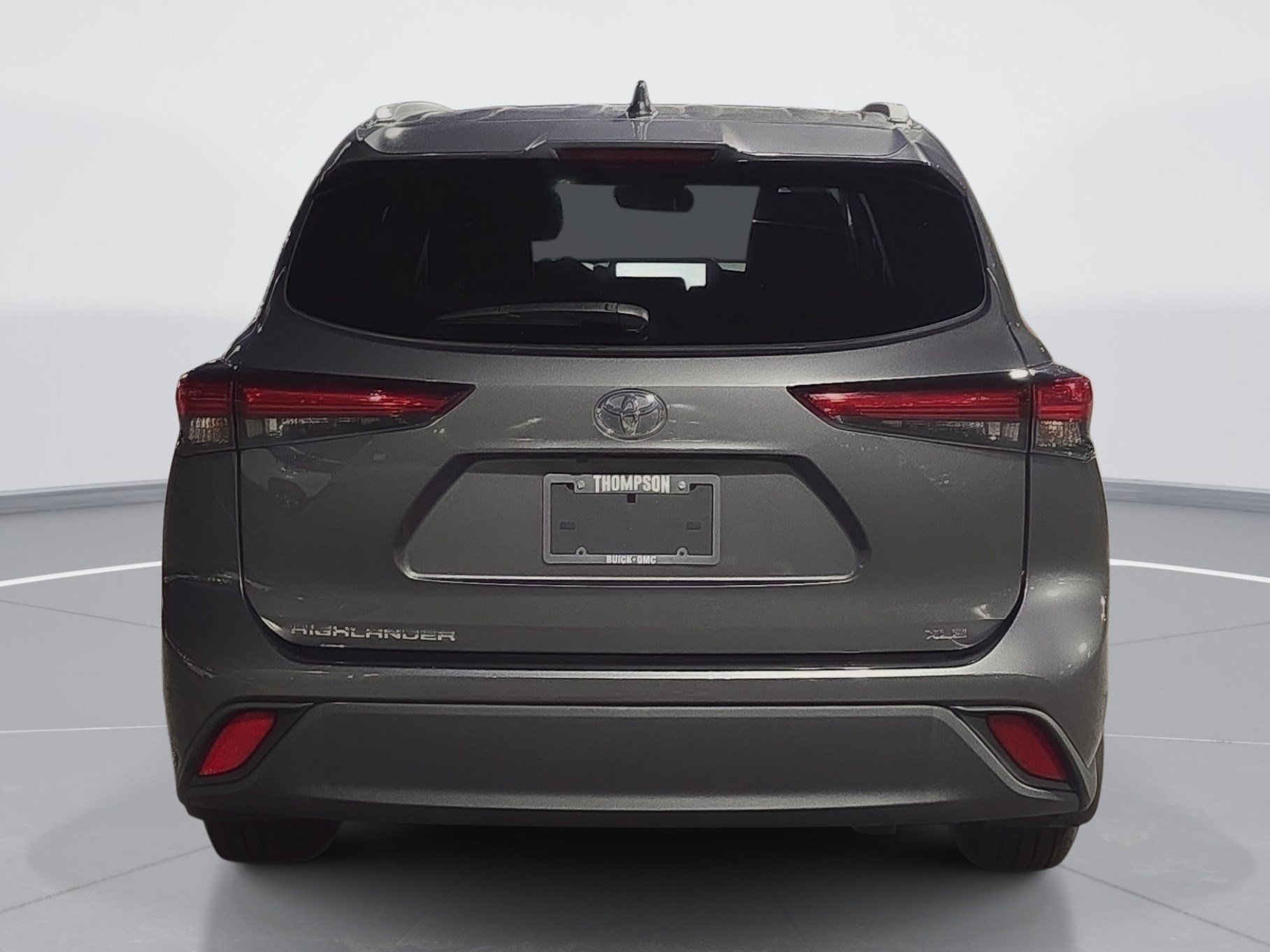 Used 2023 Toyota Highlander XLE FWD image 4