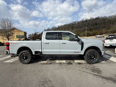 New 2026 Ford F250 Platinum AWD/4WD image 4