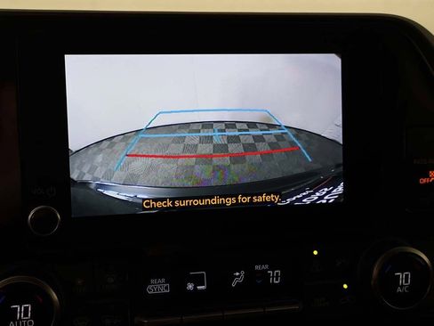 Used 2024 Toyota Highlander LE AWD/4WD image 41