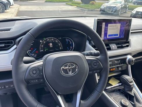 Used 2025 Toyota RAV4 XLE w/ Convenience Package image 10