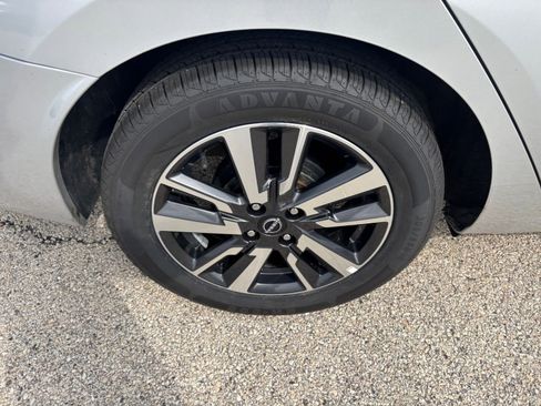 Used 2025 Nissan Versa SV image 28