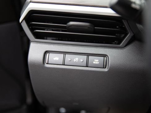 Used 2025 Nissan Altima 2.5 SV FWD image 17