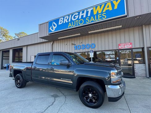 Used 2018 Chevrolet Silverado 1500 LT w/ LT Convenience Package image 4