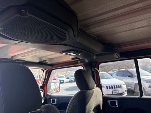 Used 2018 Jeep Wrangler Unlimited Sahara w/ Cold Weather Group image 14