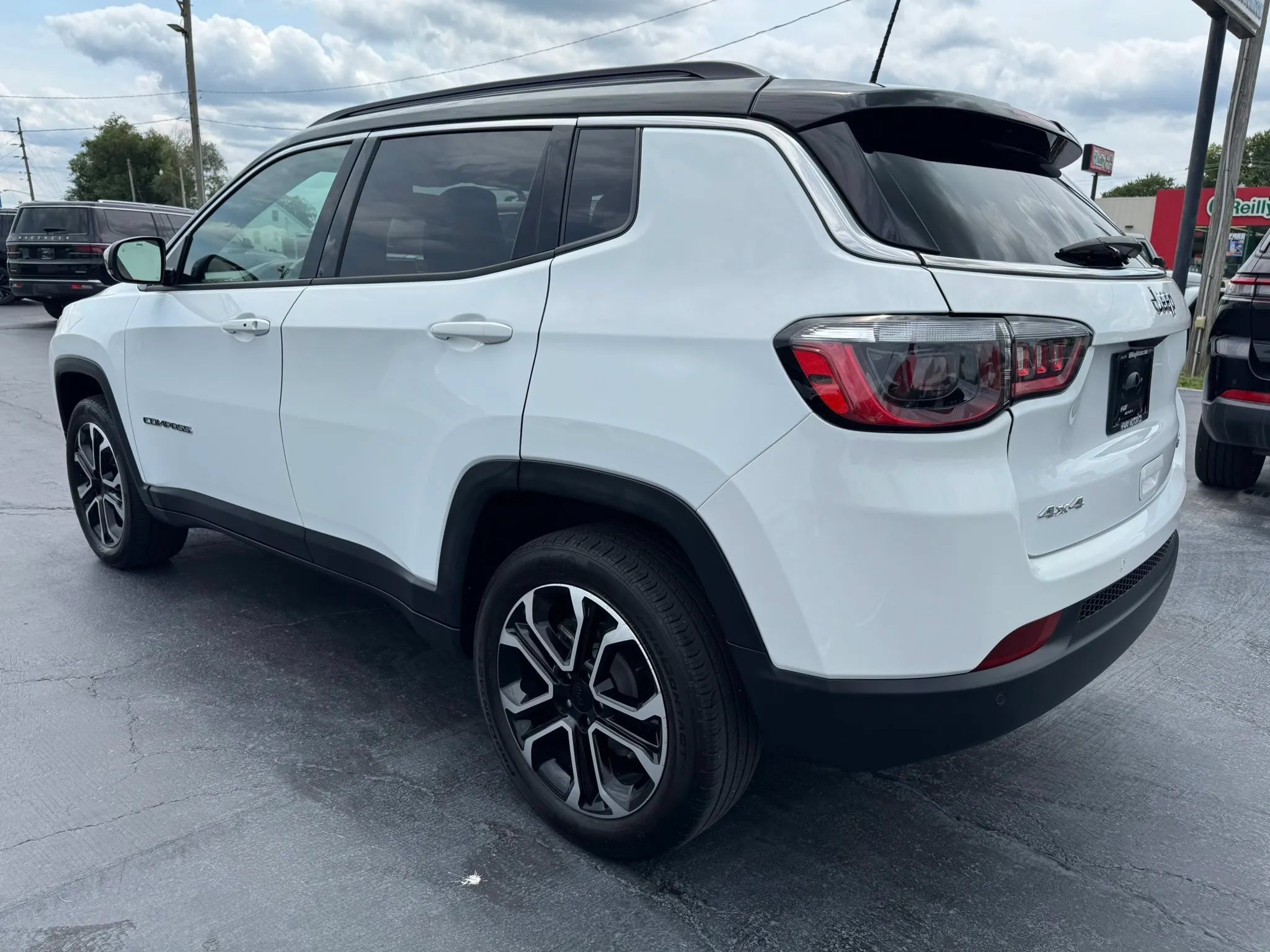 Used 2023 Jeep Compass Limited w/ Sun and Sound Group AWD/4WD image 13