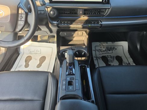 Used 2025 Toyota Prius Limited w/ Limited Premium Package FWD image 11