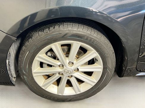 Used 2014 Toyota Camry XLE w/ Leather Package image 13