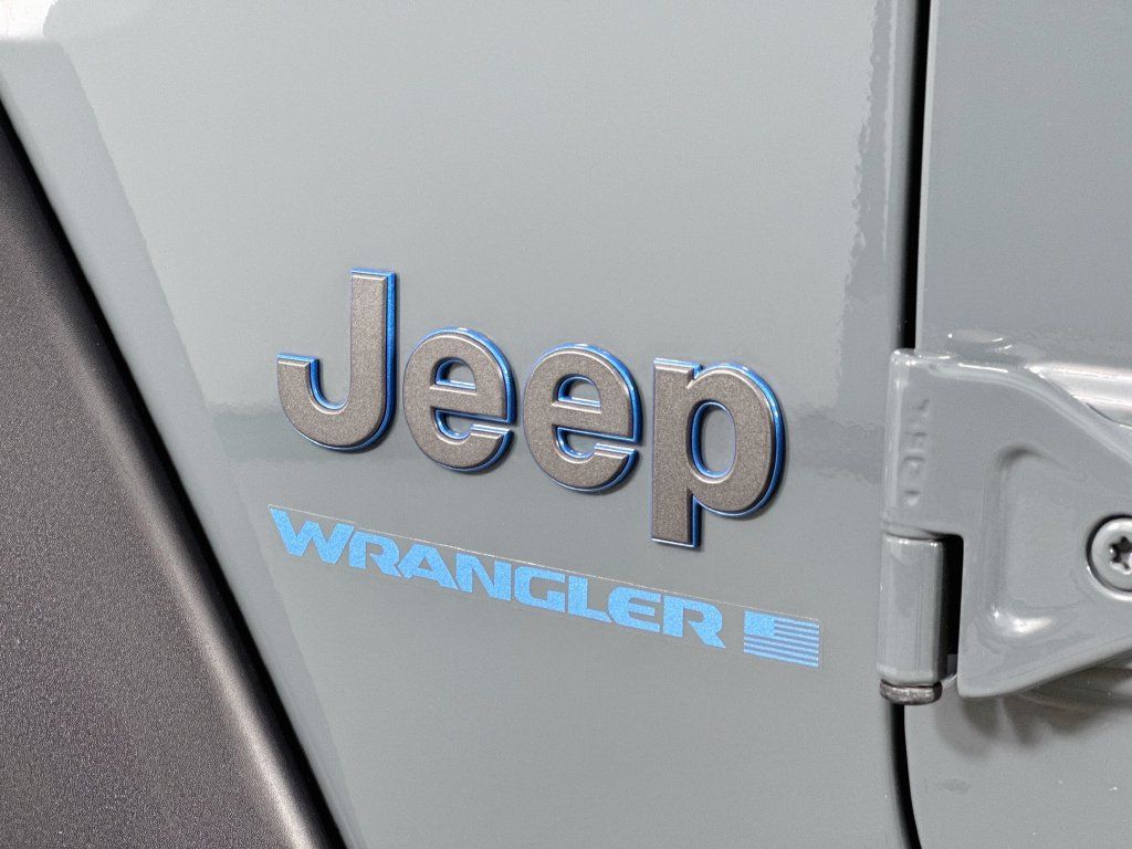 Used 2024 Jeep Wrangler Unlimited AWD/4WD image 11